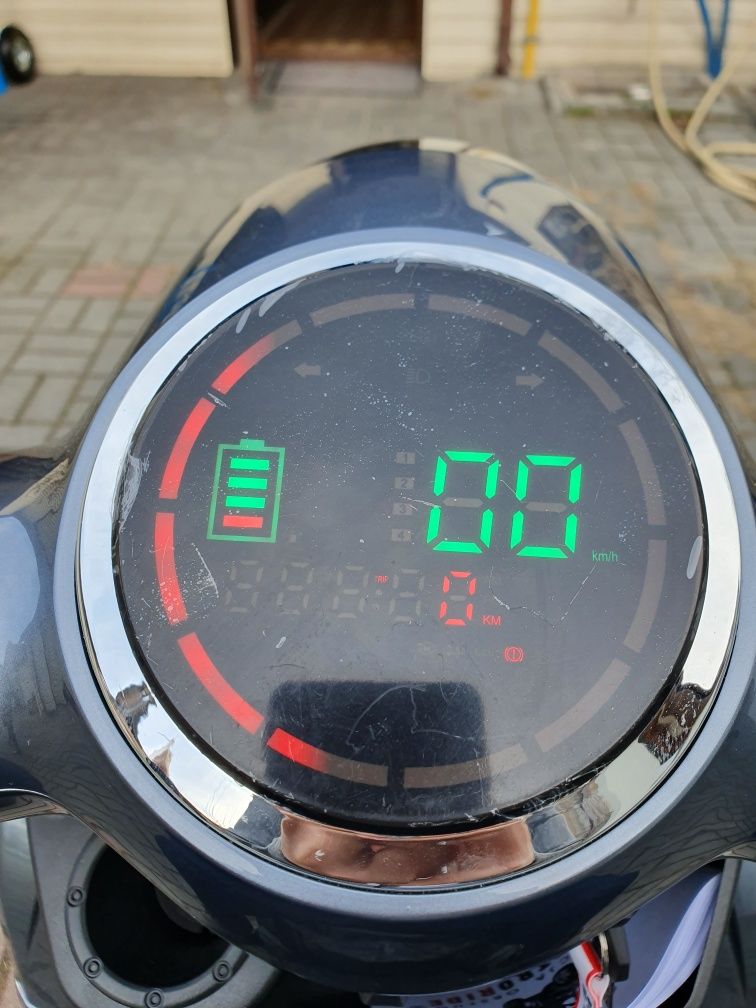 Skuter elektryczny Faster Max, 25km/h, zasięg do 55km. Prezentacja