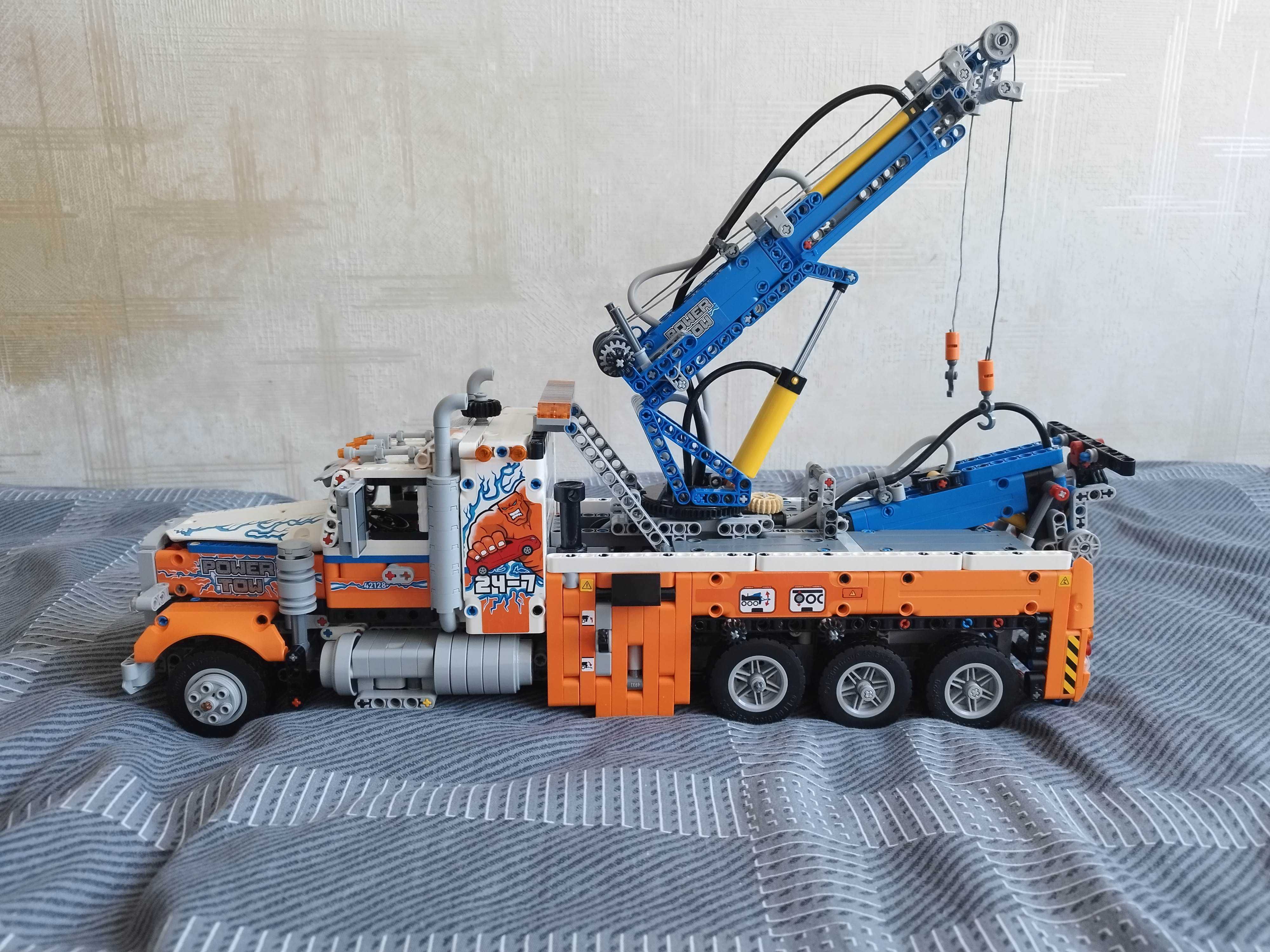 LEGO® 42128 Technic - Ciężki samochód pomocy drogowej