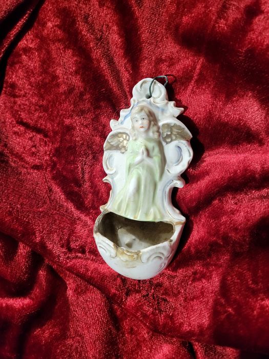 Porcelanowa kropielnica Anioł Stróż