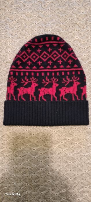 Vendo gorro de Natal novo, pelo motivo de ter muitos.