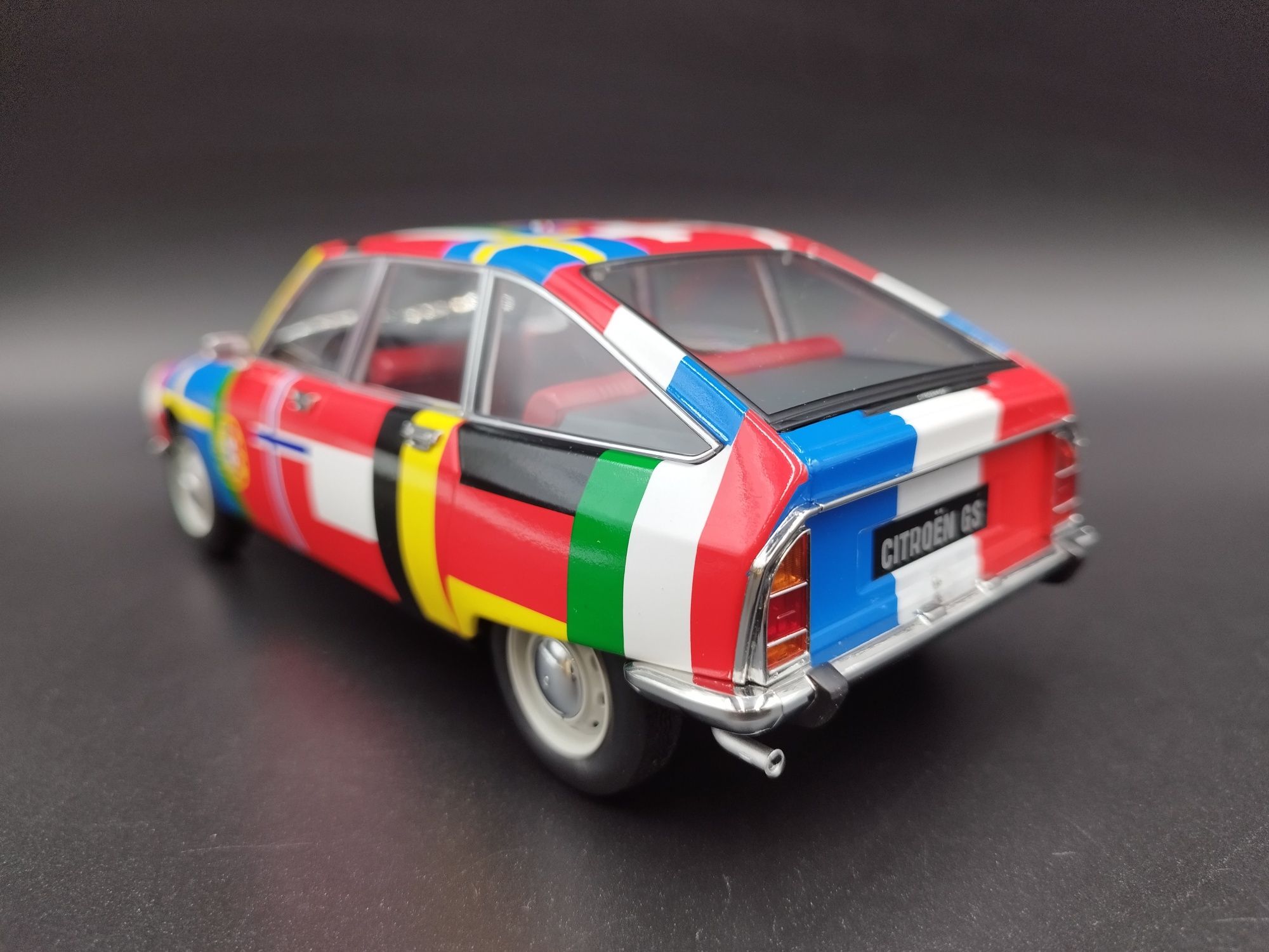 1:18 Norev 1972 Citroen GS Drapeaux model nowy 
K