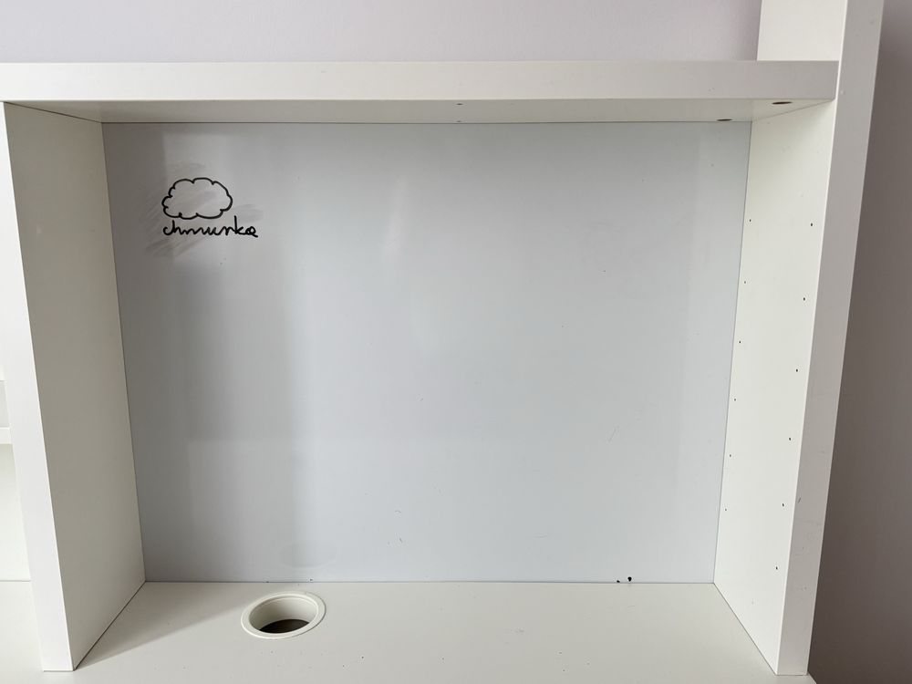 Biale biurko z nadstawką, z tablicą magnetyczną i do pisania, Ikea,