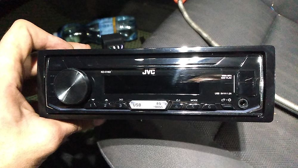 Продам магнитолу JVC