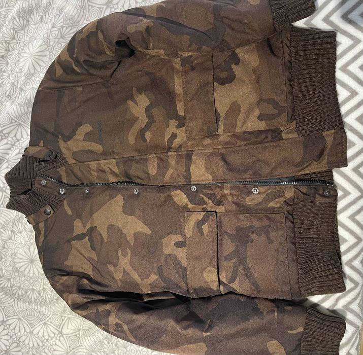 Vendo kispo CARHARTT tamanho M em muito bom estado.