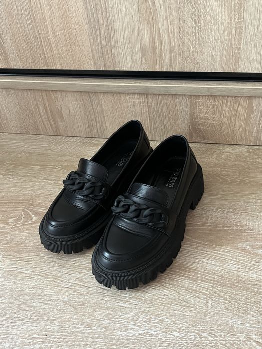 Нереальні шкіряні лофери