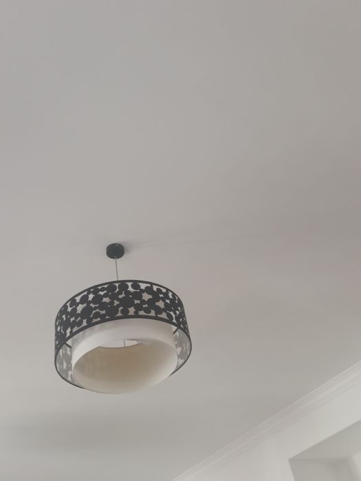 Candeeiro preto de sala