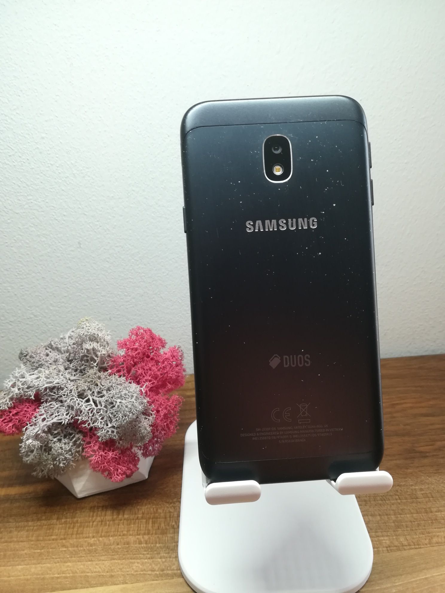 Смартфон Samsung J3 J330F