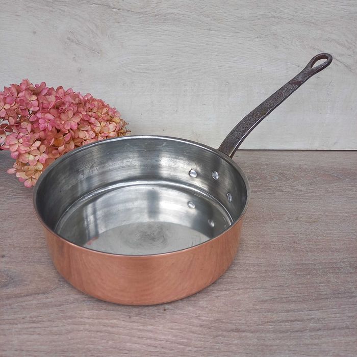 Duża miedziana głęboka patelnia poj. 2,5 litra - sygnowana