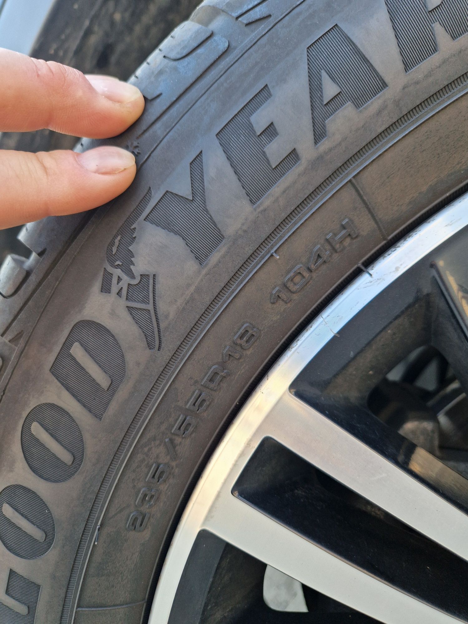 Opony Zimowe Goodyear UltraGrip 235/55r18