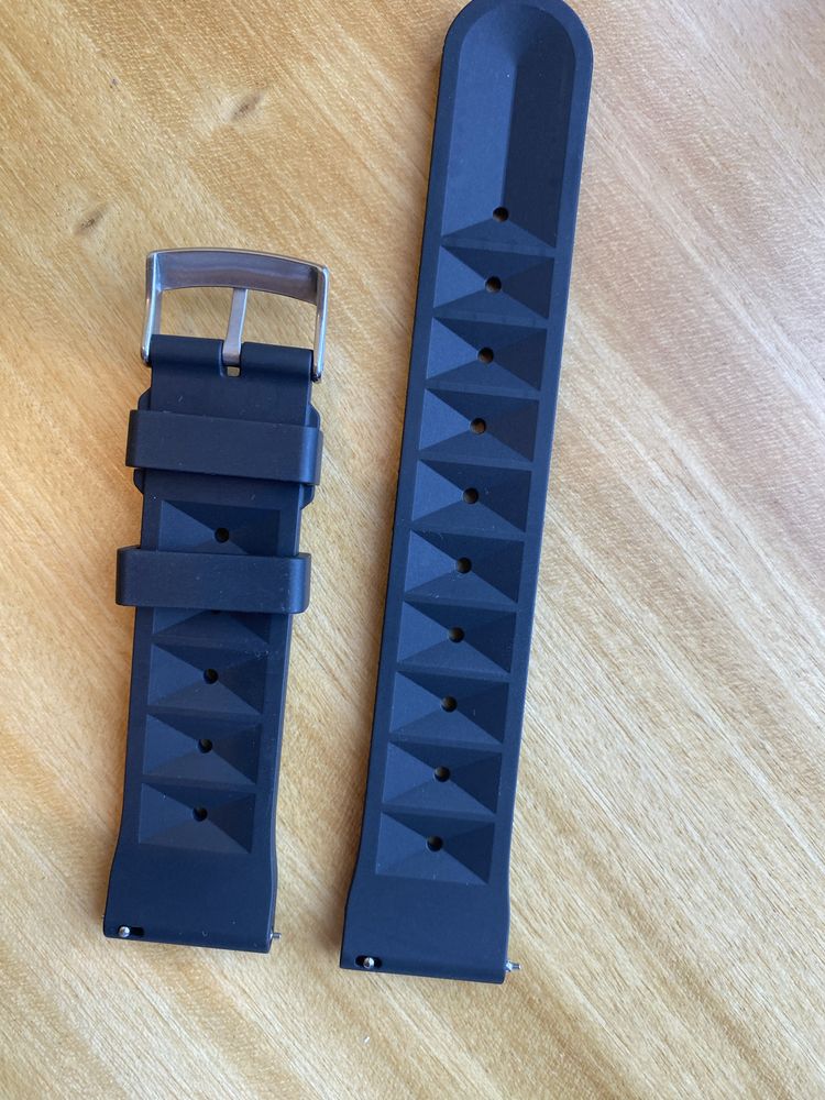 Bracelete em Borracha FKM de 22mm com sistema de facil remoção