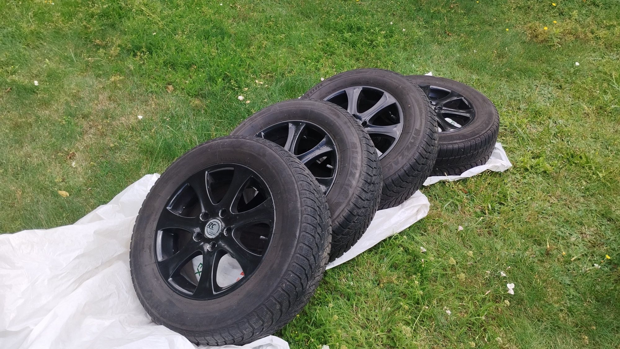 Alufelgi 16 Honda CR-V  z oponami zimowymi  215/65/16