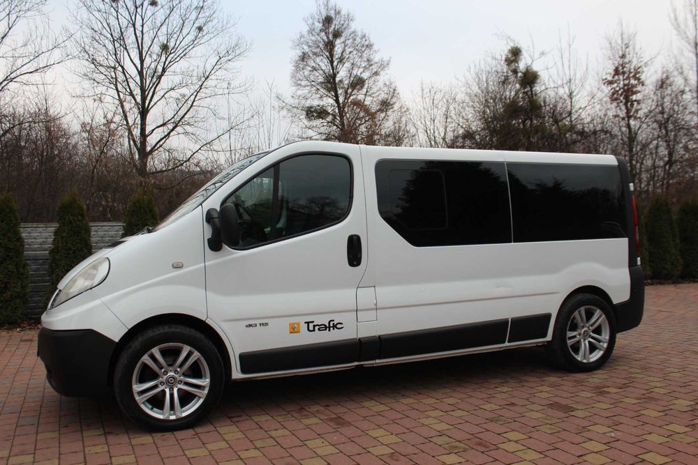 Renault Trafic 2011 оригінальний пасажир 9 мість рідна фарба