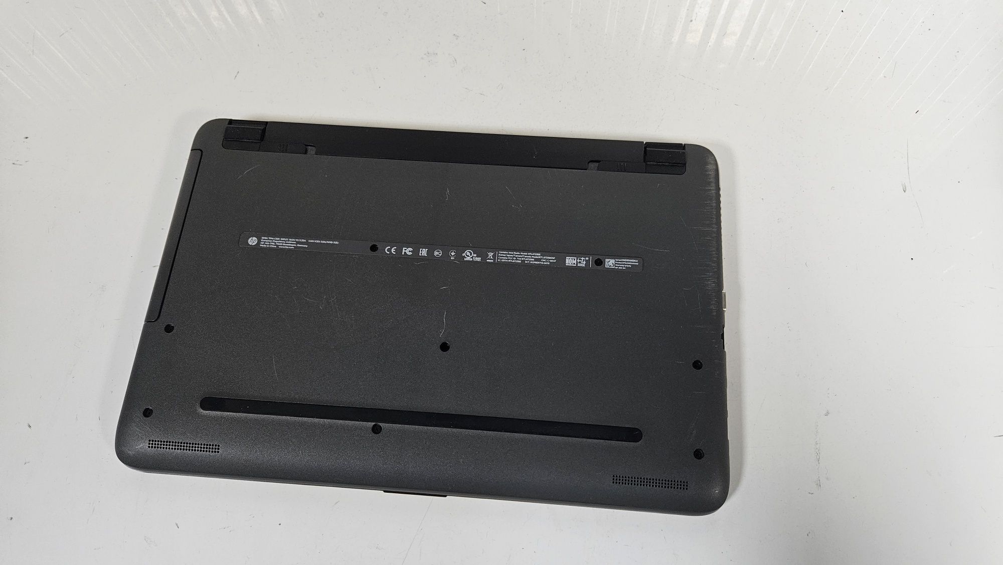 HP 250 G4 15,6/i5-6200U/16GB/R5 M330/256SSD/WIN10