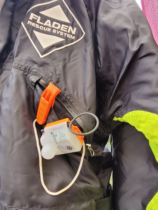 Sztormiak wodoodporny, wypornościowy