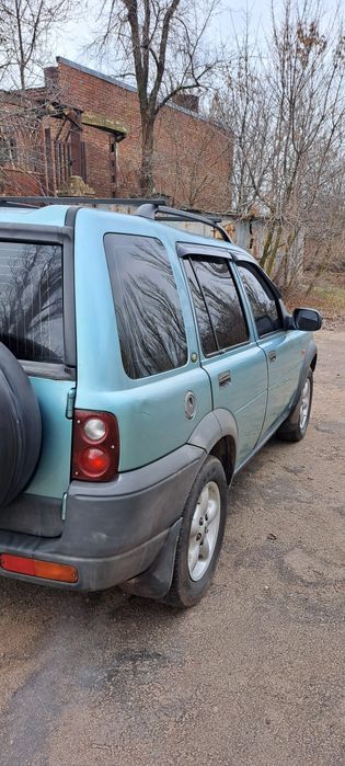 Автомобиль лендровер