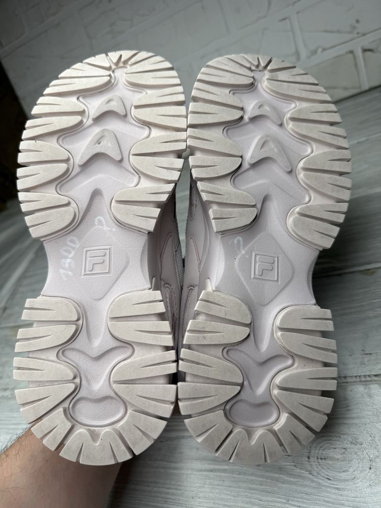 Срочно продам крутые кроссовки fila 38-39р