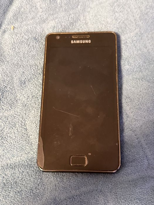 Телефон на деталі