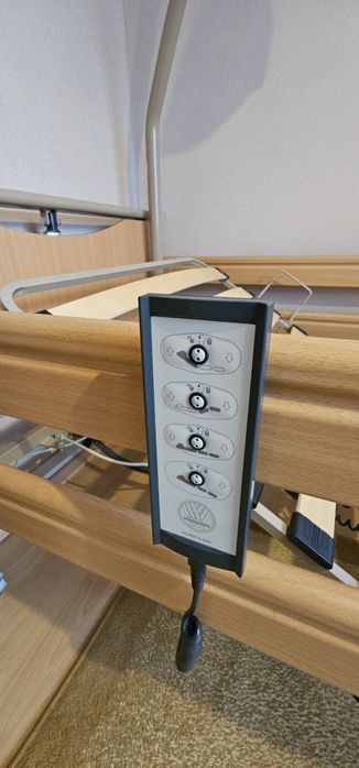 Łóżko rehabilitacyjne Luna Basic 2 firmy Vermeiren w stanie idealnym