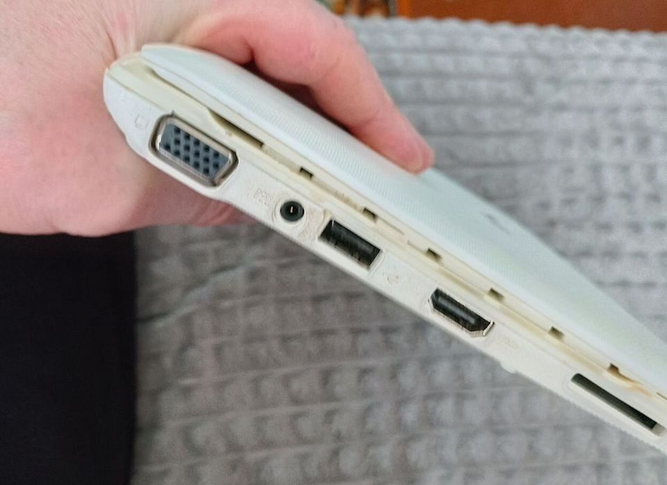 Робочий нетбук Asus Eee PC + Новий акумулятор + Сумка