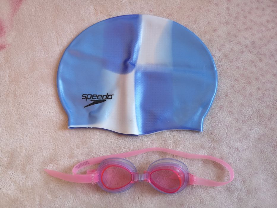 Продам шапочку и очки для плавания SPEEDO.