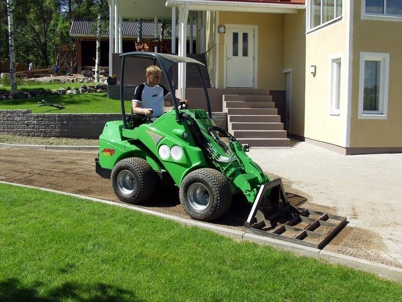 Wypożyczalnia Przeźmierowo Miniładowarka ładowarka Avant Bobcat Laweta