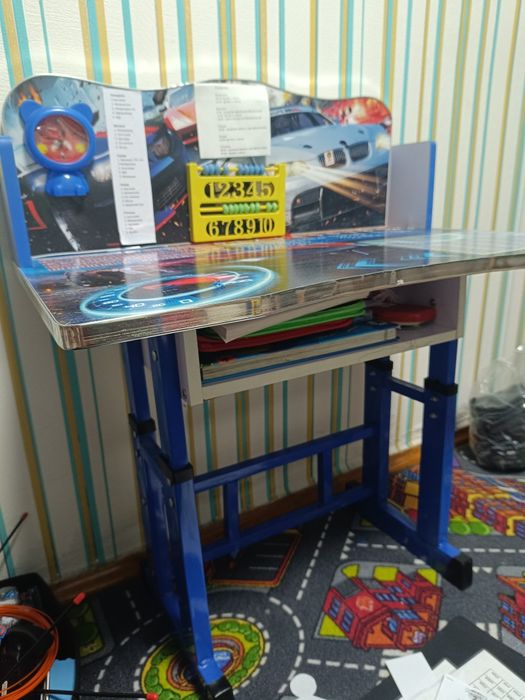 Продам столик дитячий