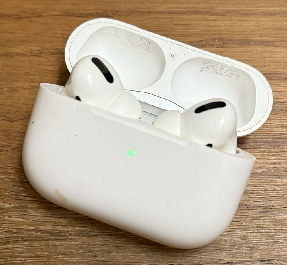 Наушники AirPods Pro 1 with Wireless Charging Case