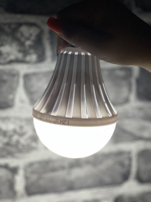Світлодіодна лампа з акумулятором LED E27 5W та 9W / Аварійна лампа