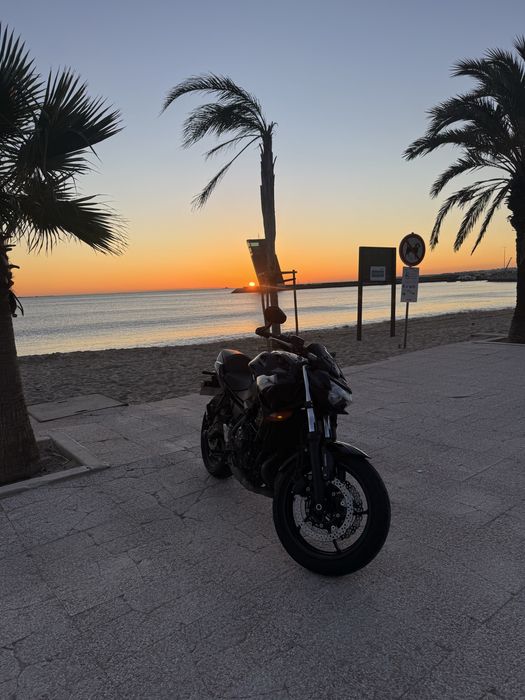 Kawasaki z650 com akrapovic titânio