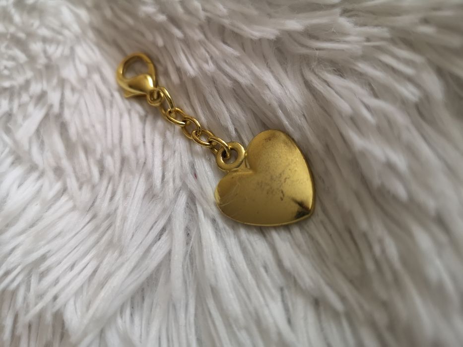 Brelok do kluczy serce w kolorze złotym