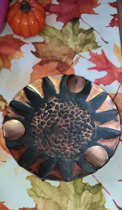 Stara miedziana popielnica z epoki PRL