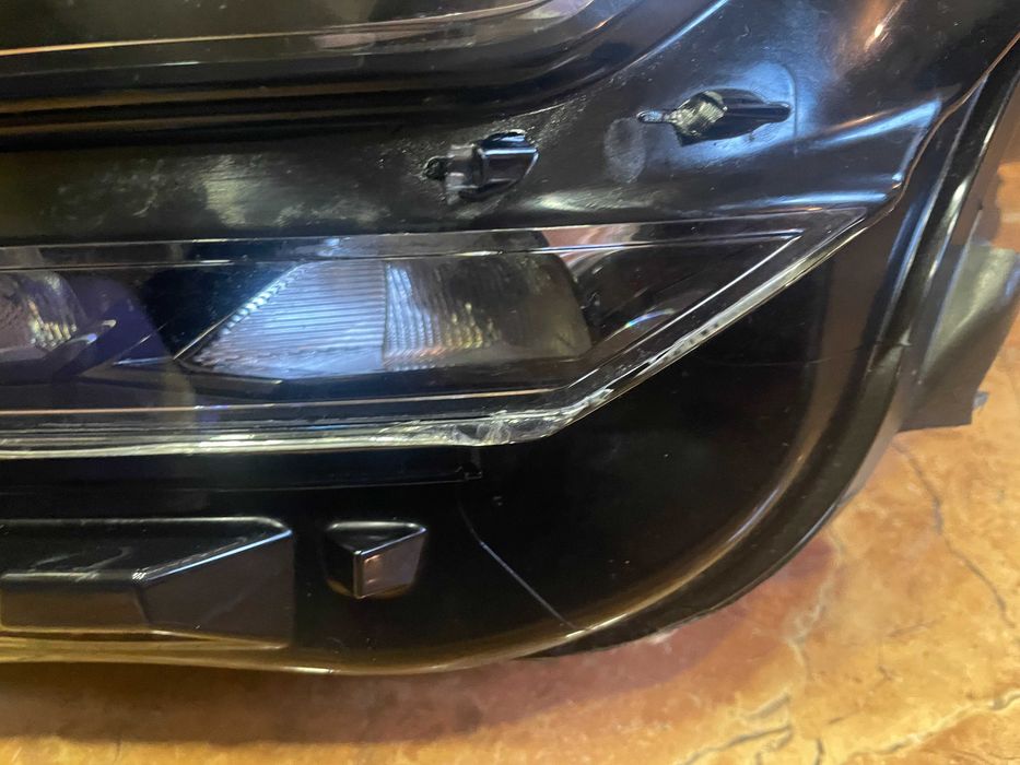 Фара ліва Volkswagen Touareg III 761941113A, дефект!
