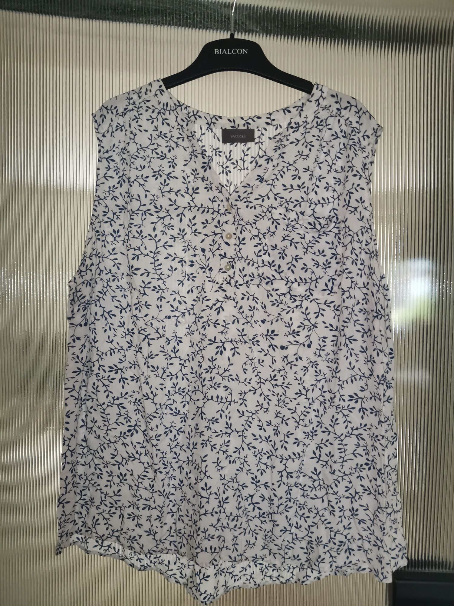Bluzka koszula bez rękawów biała granatowe kwiatki  Yessica C&A 48 4XL