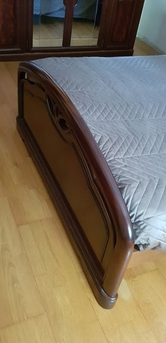 Mobília de quarto em nogueira