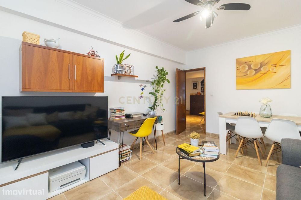 Espaço, Luz e Conforto num T3 com Vista Desafogada na Quinta do Rouxin