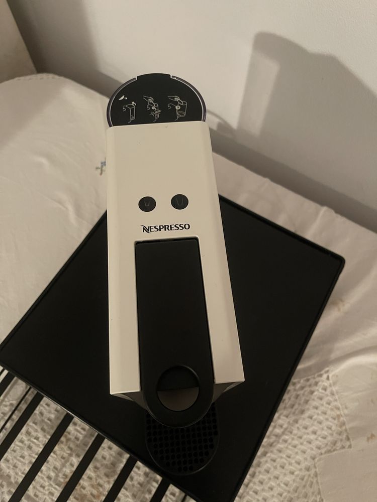 Maquina café Krups Nespresso Mini branca