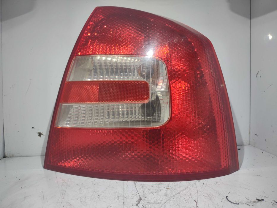 Lampa tylna prawa SKODA OCTAVIA 2 H.T. hatchback