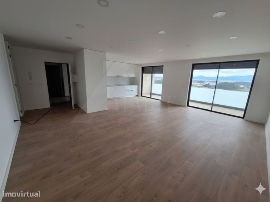 T3 de Sonho em Airó - Espaço, Conforto e Luz Natural!