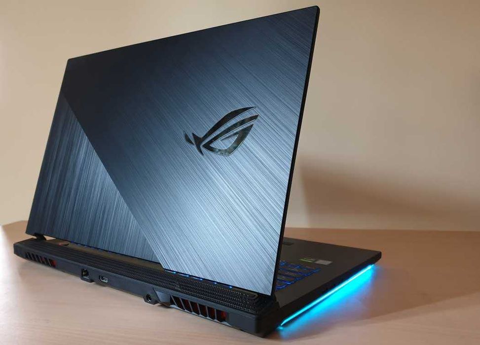 Asus Strix G731GT - 17 Polegadas