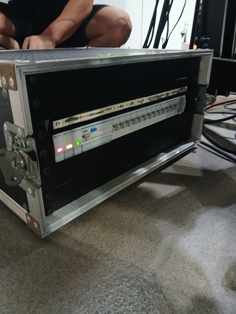 Sistema line array RCF