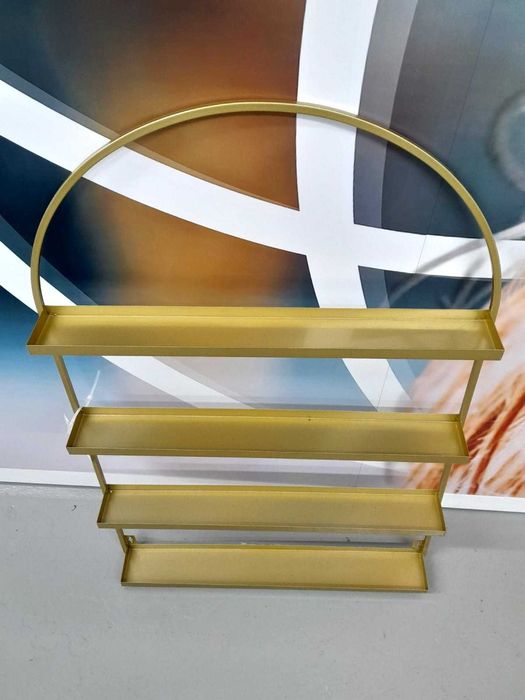 Estante Dourada de Exibição