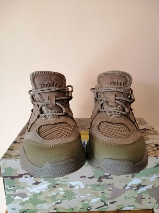 Продам тактичні кросівки