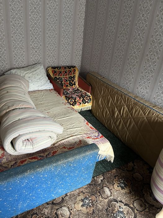 Ліжка, дивани, матраци, серванти, крісла