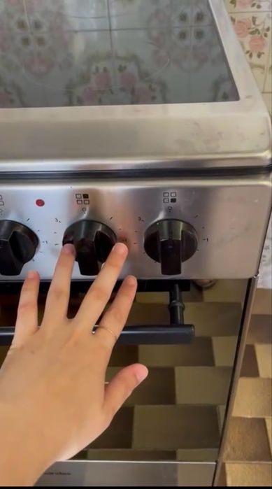 Conjunto de placa vitrocerâmica e forno