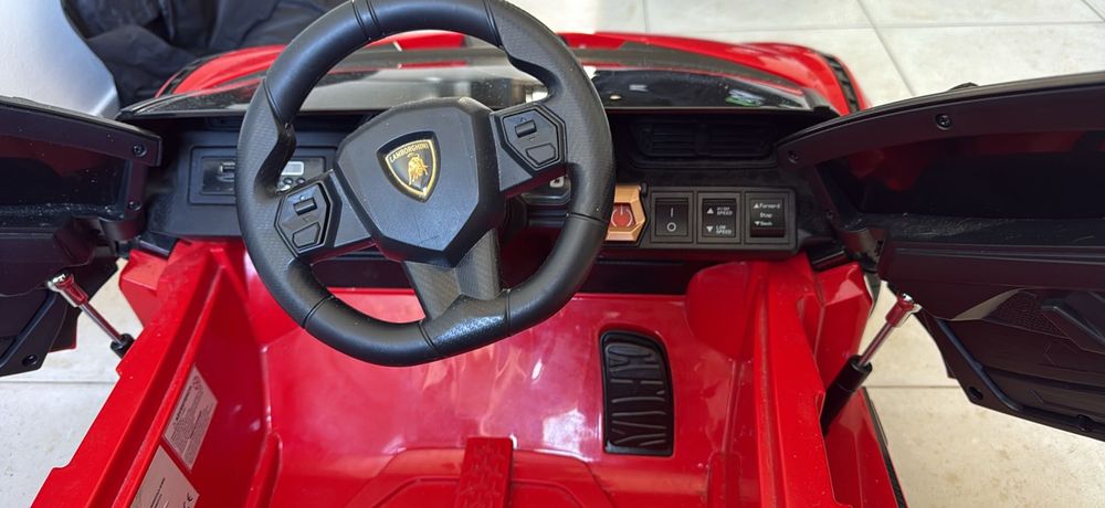 Carro elétrico infantil