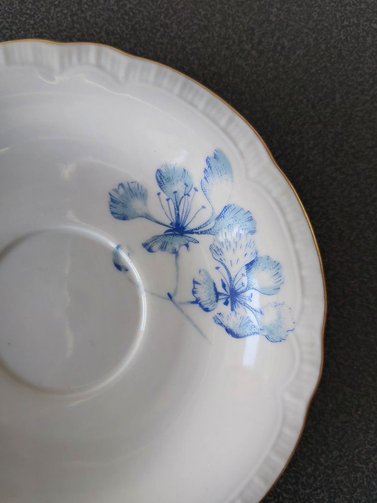 Talerzyk spodek mały Made in Czechoslovakia porcelana kwiaty niebieski