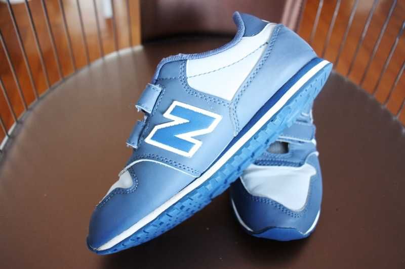 Sapatilhas azuis com velcro da NEW BALANCE tamanho 34,5