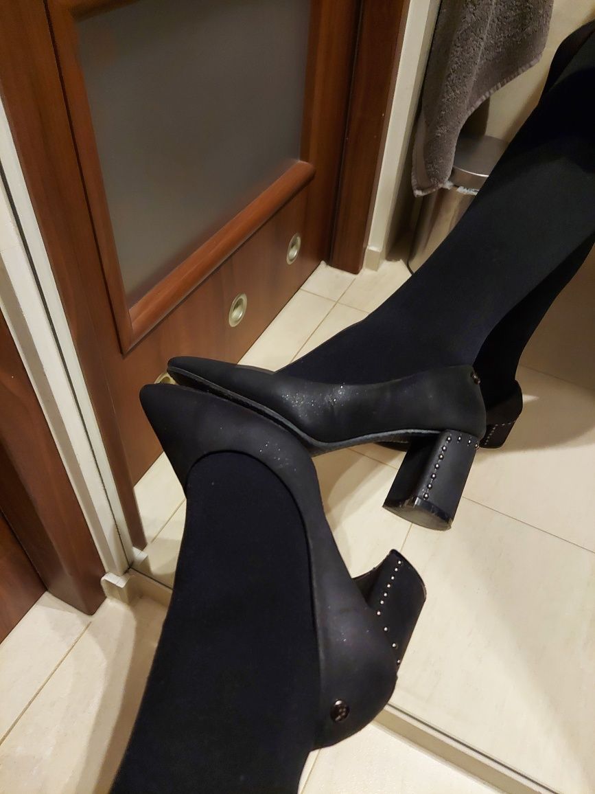Buty czarne ze srebrnym połyskiem 36
