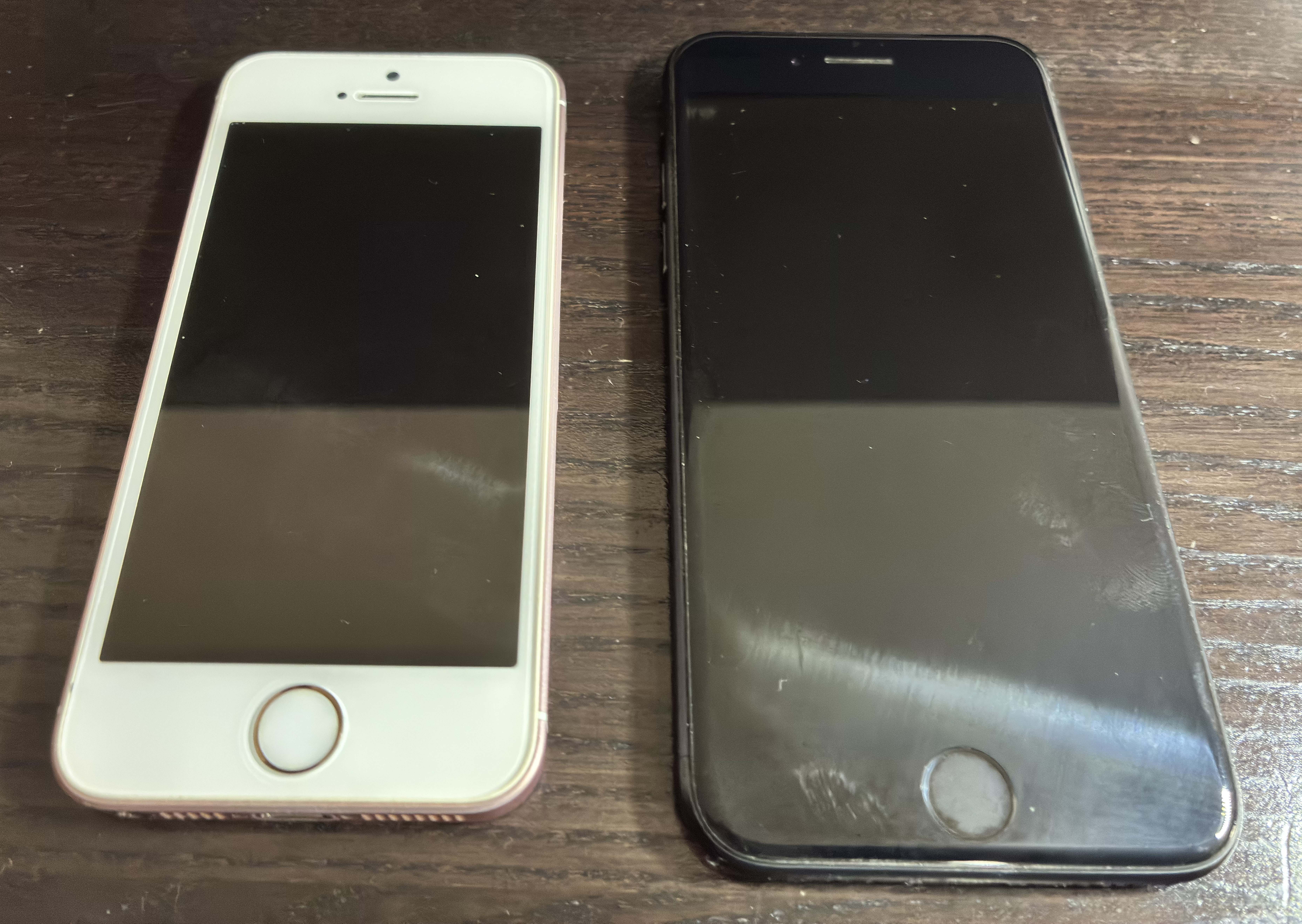 2 iPhones em funcionamento