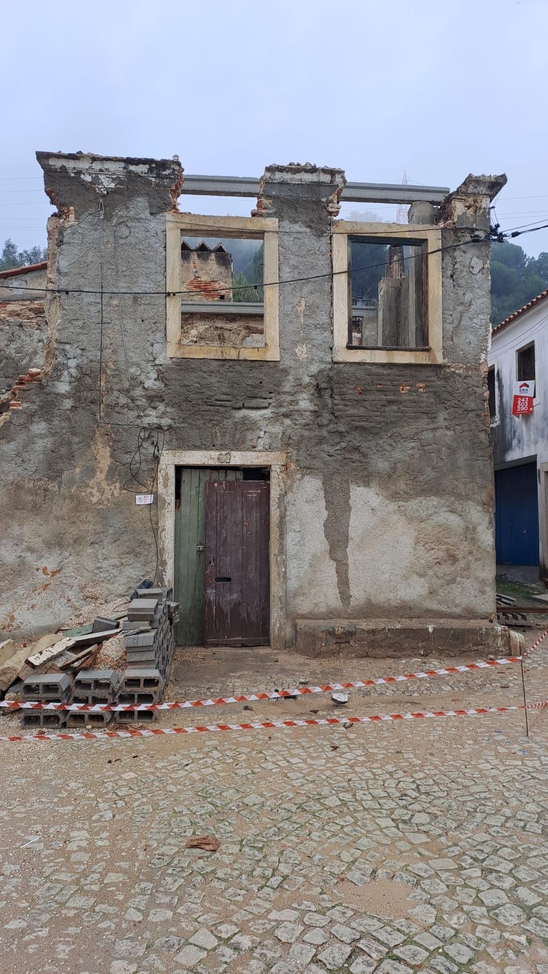 2 moradias para remodelacao total em Santarém